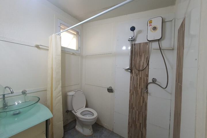 Room 163 of 195