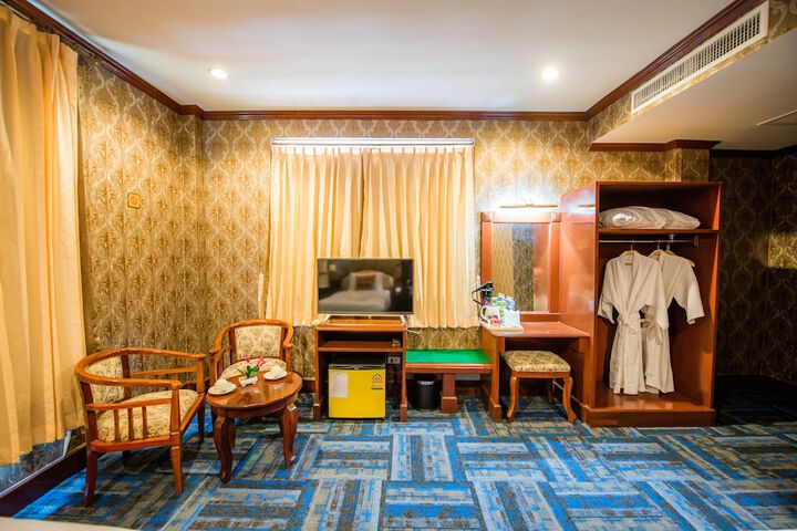 Room 11 of 31