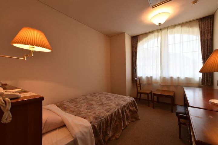 Room 8 of 63