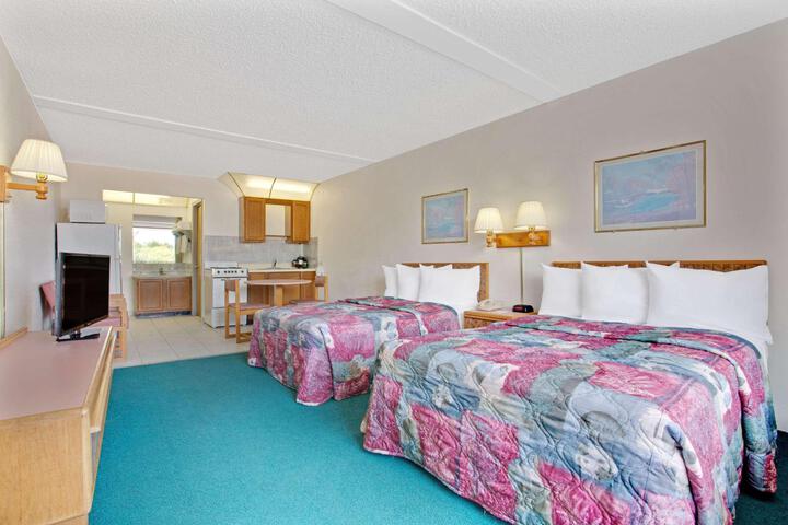 1 King Bed Deluxe Accessible Room (15 of 19)