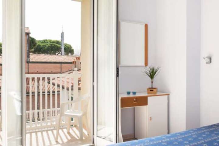 Room 7 of 48