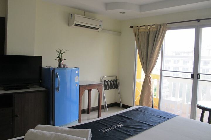 Room 6 of 50