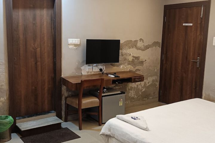 Room 5 of 57