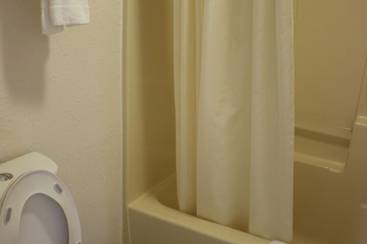 Room 33 of 37