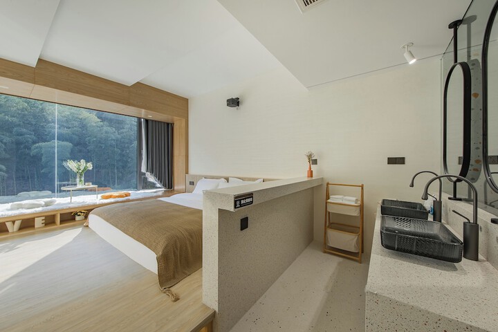 Room 27 of 119