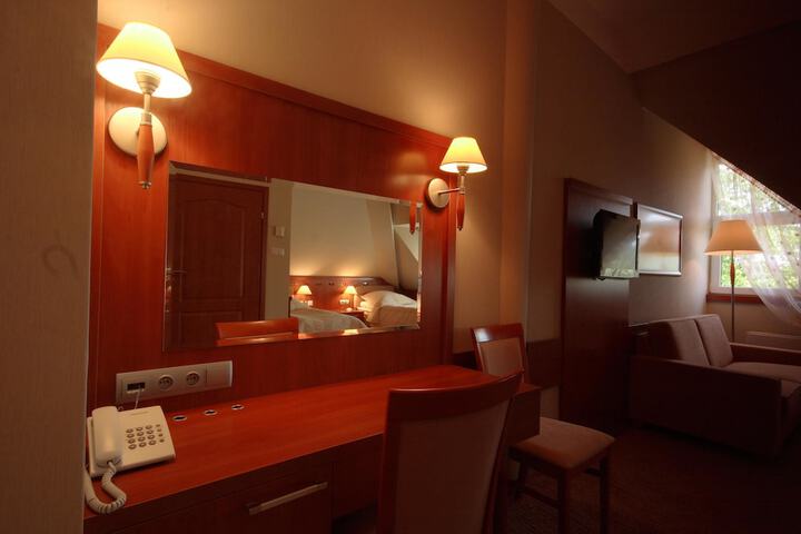 Room 6 of 42