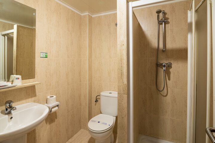 Room 8 of 14