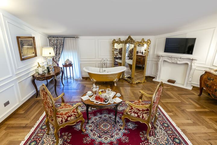 Room 8 of 95
