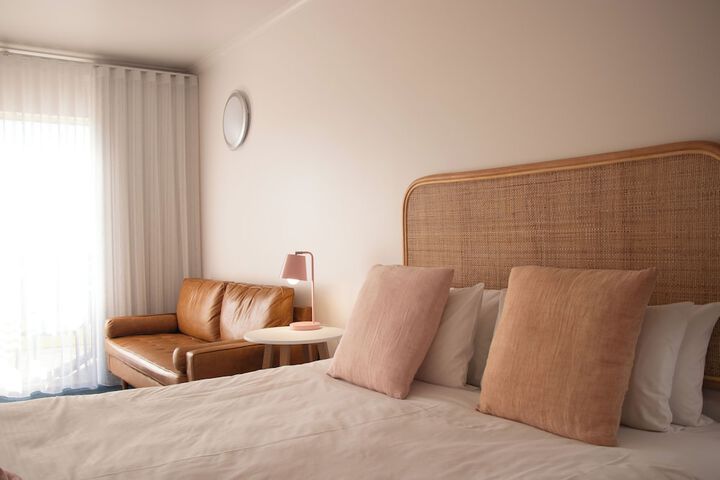 Room 13 of 19