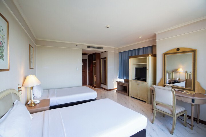 Room 13 of 49