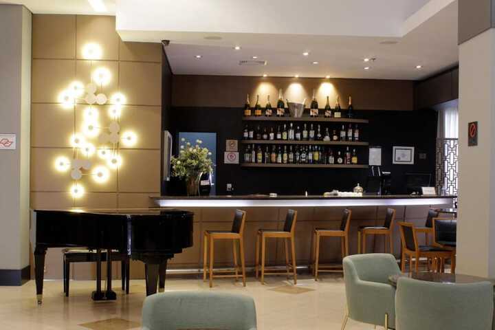 Lounge 70 of 96