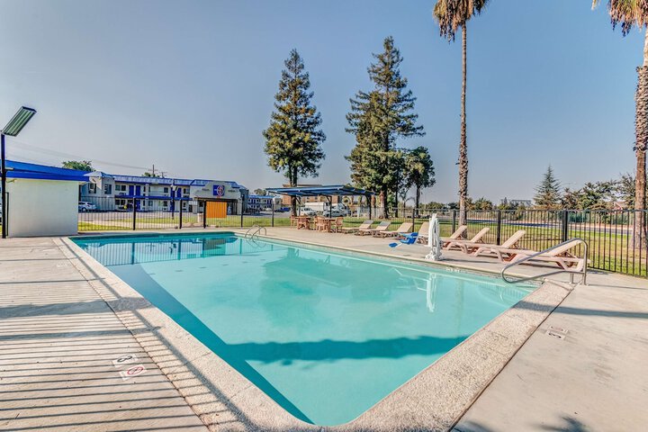 Pool Hotel