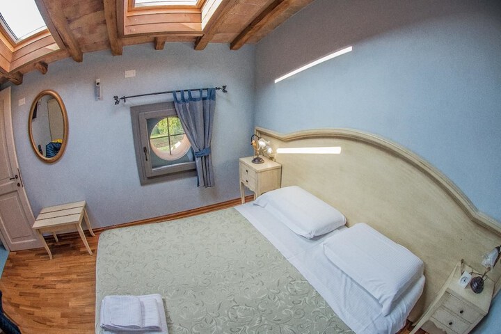 Room 2 of 13