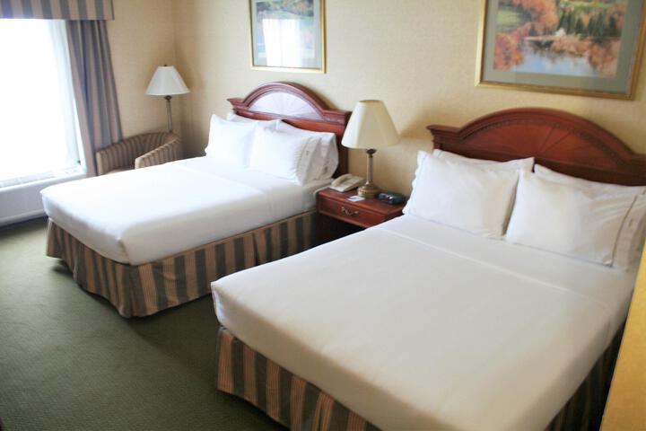 2 Queen Beds (8 of 9)
