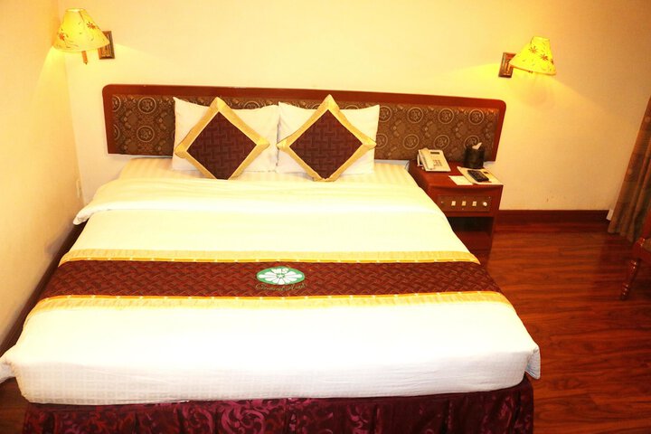 Room 3 of 38