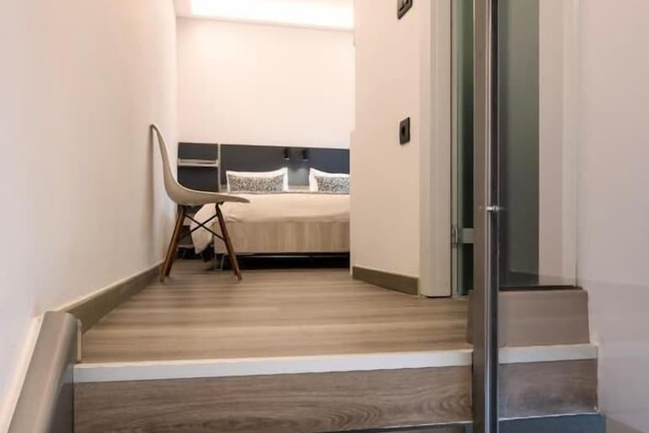 Room 30 of 159