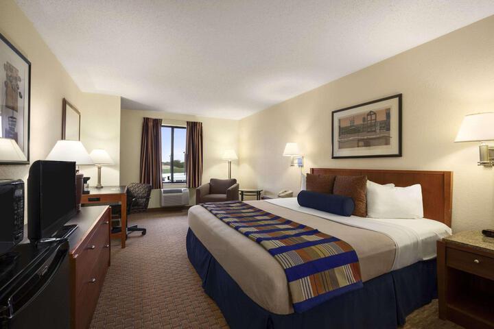 1 King Bed (2 of 10)