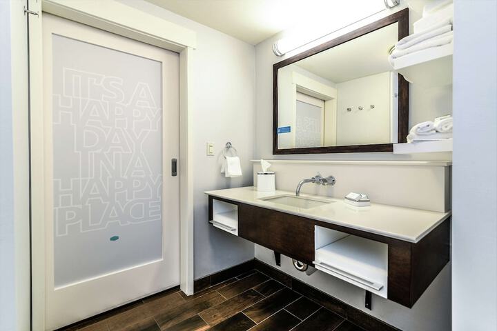 2 Queen Beds Mobility Accessible with Tub (1 of 17)