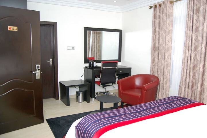 Room 6 of 27