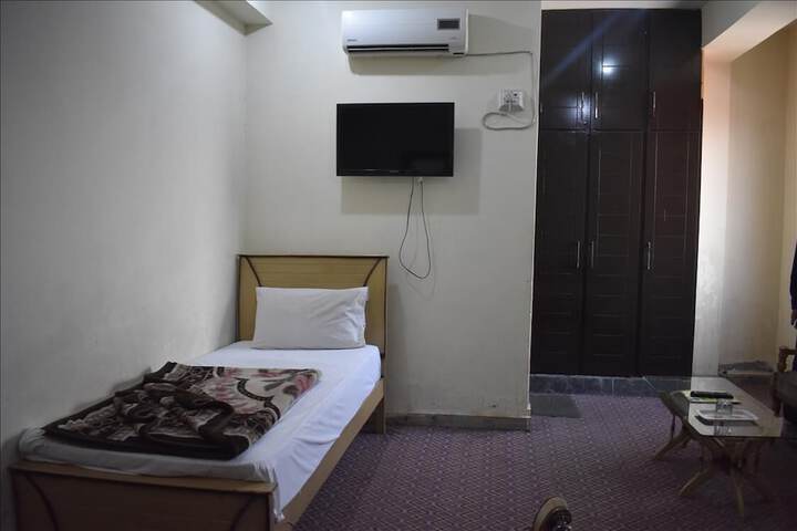Room 8 of 16