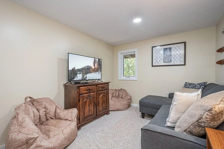 Room 3 of 16