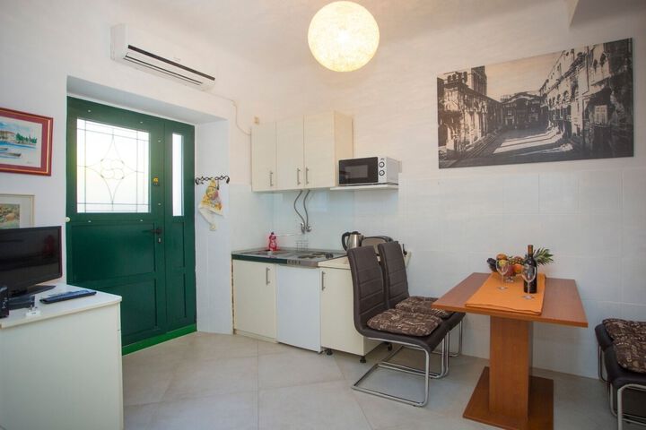 Room 14 of 24