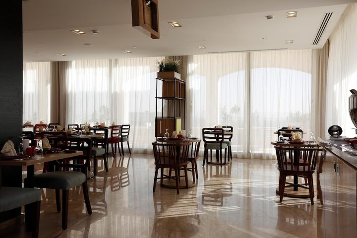 Dining 127 of 195