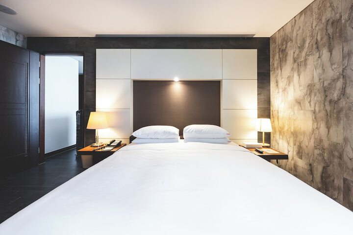 Room 16 of 151