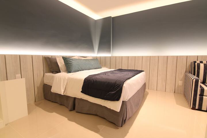 Room 2 of 28