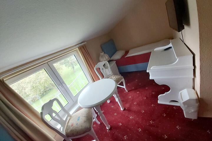 Room 38 of 65