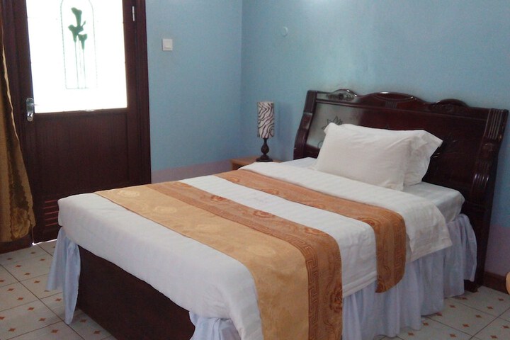 Room 8 of 16
