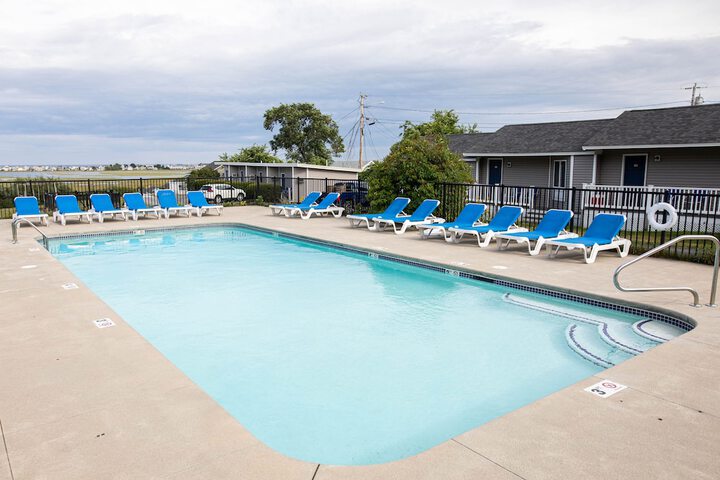 Pool 10 of 19