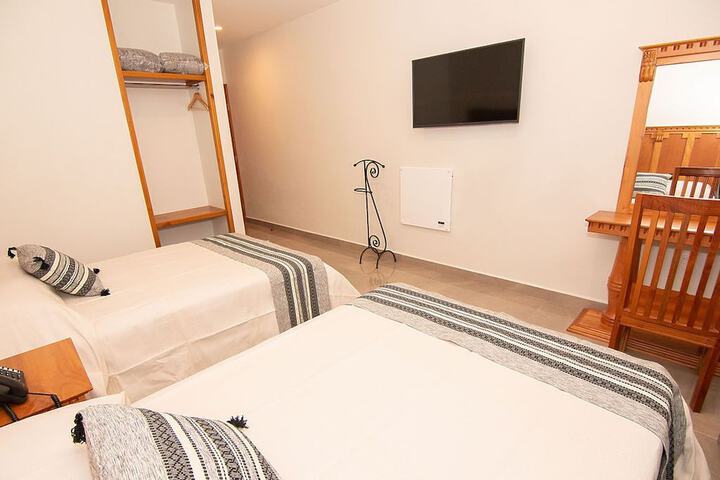 Room 13 of 76