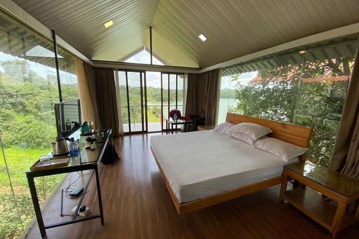 Room 7 of 34
