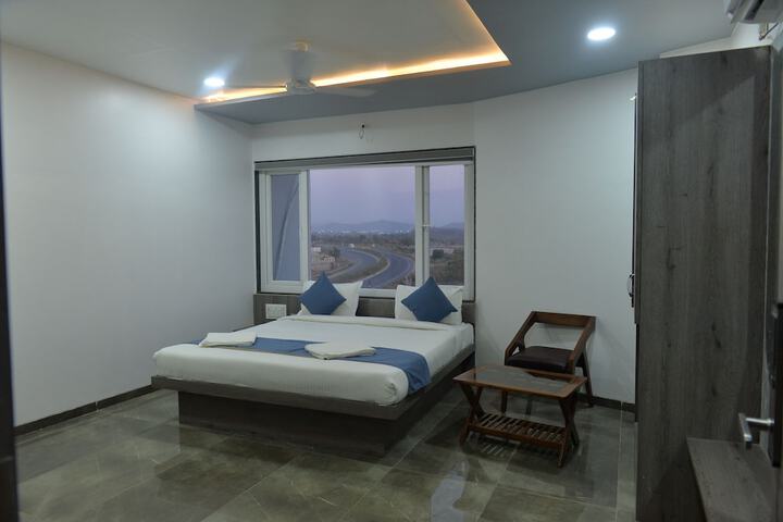 Room 8 of 32