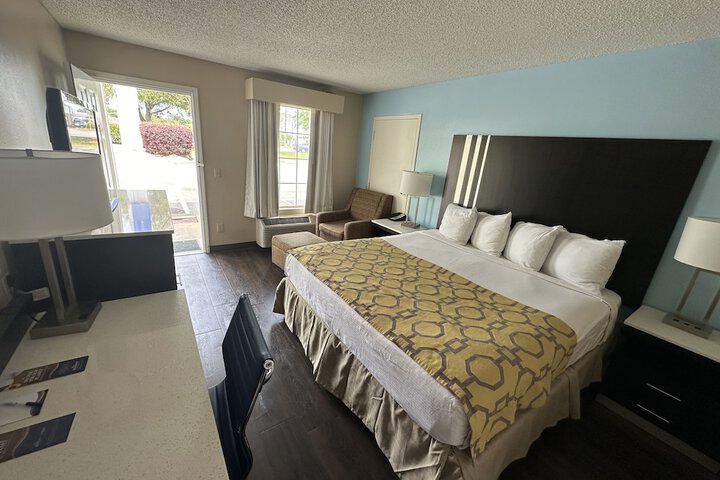 1 King Bed (12 of 23)