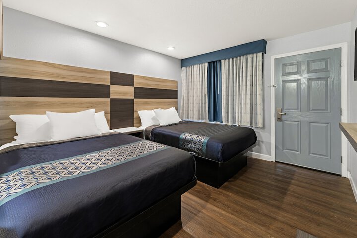 2 Double Beds (1 of 13)