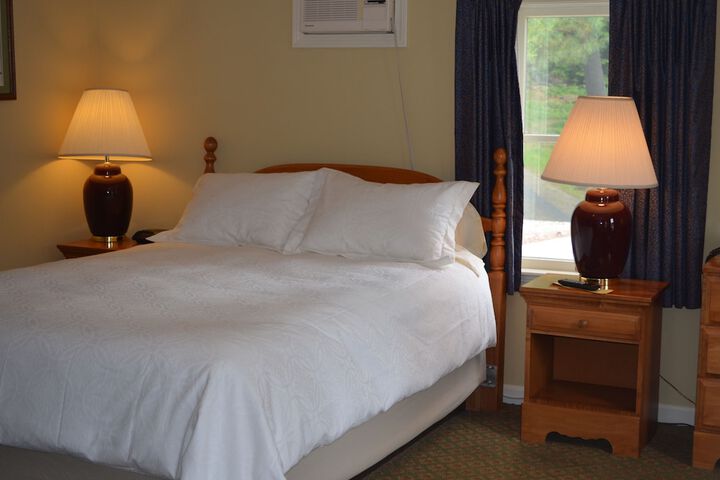 Slope Queen Bed with View (12 of 100)