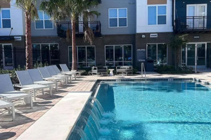Pool 6 of 10