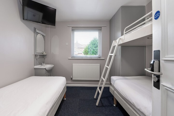Room 4 of 35