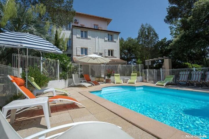 Pool 32 of 52