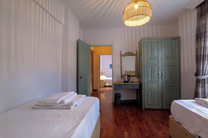 Room 26 of 228