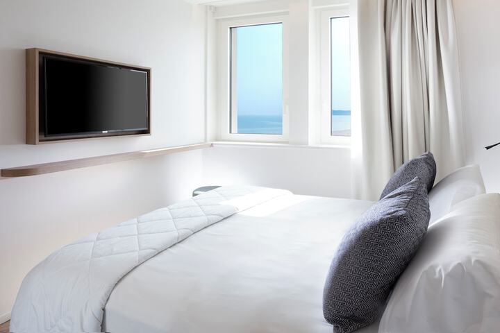 Room 48 of 180