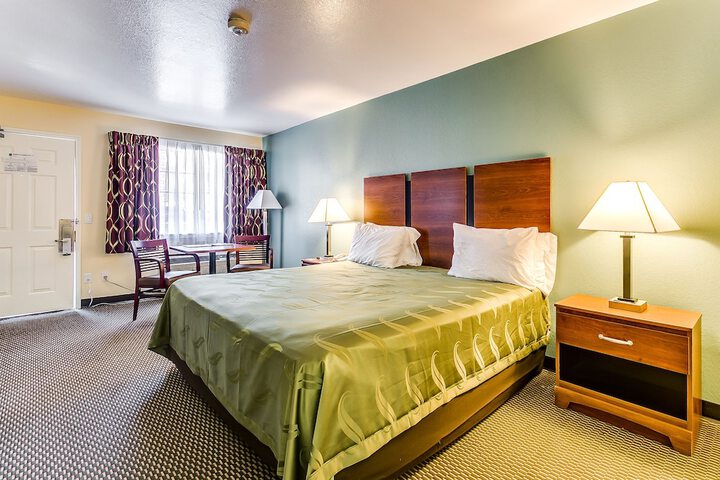 1 King Bed (2 of 4)