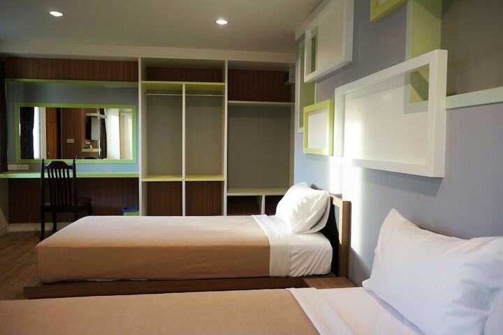 Room 13 of 115