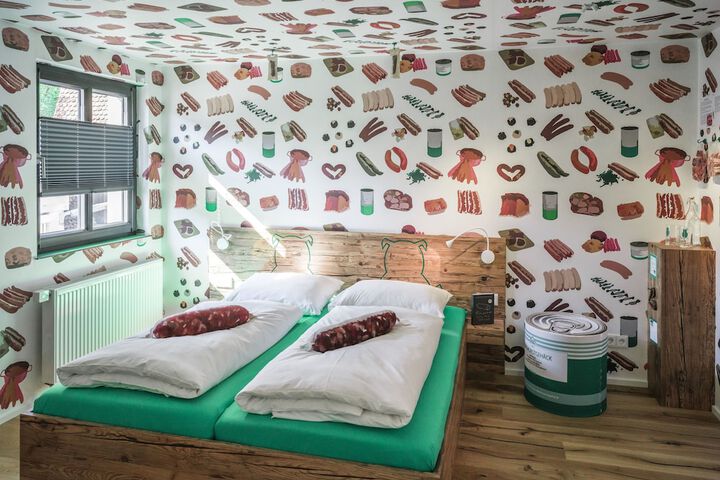 Room 2 of 39