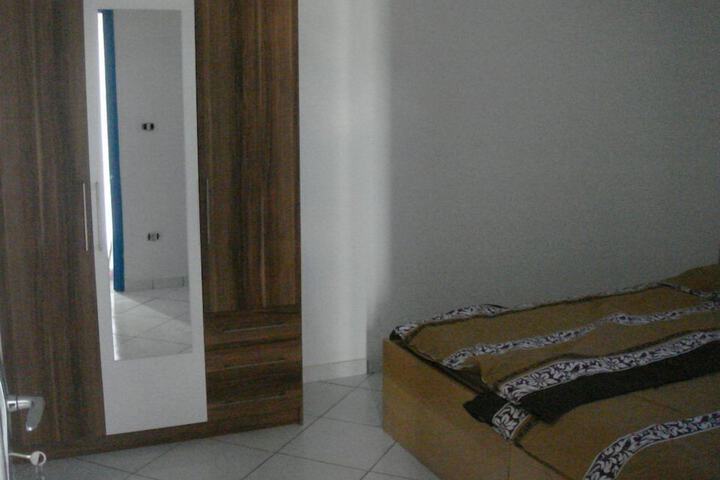 Room 8 of 40