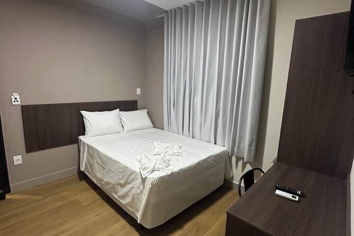 Room 6 of 15