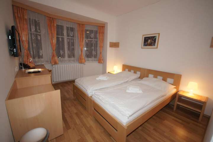 Room 11 of 38