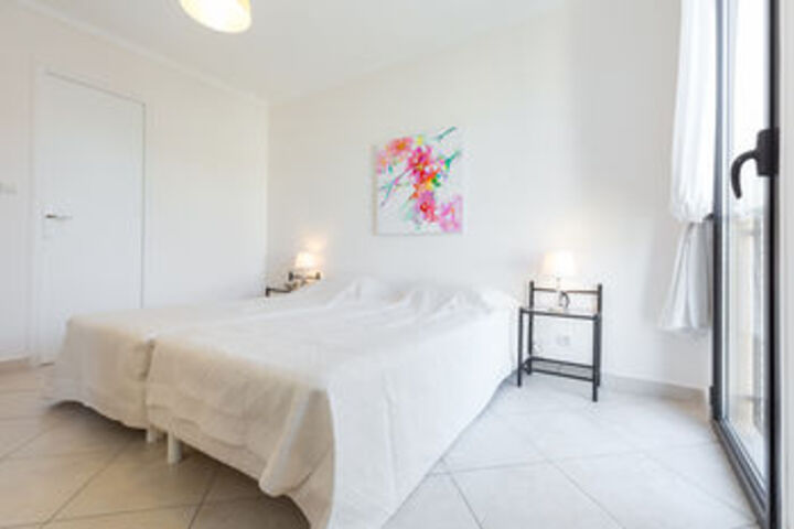 Room 10 of 26